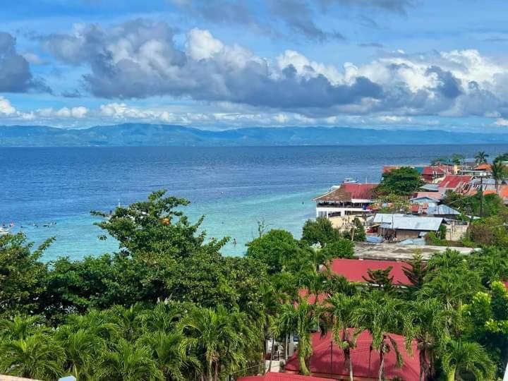 Strandhaus Condotel Moalboal Buitenkant foto